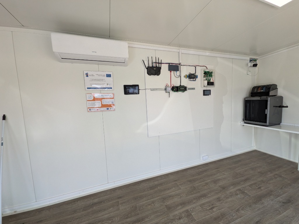 Prawdziwe Wnętrze Kontenera Showroomu